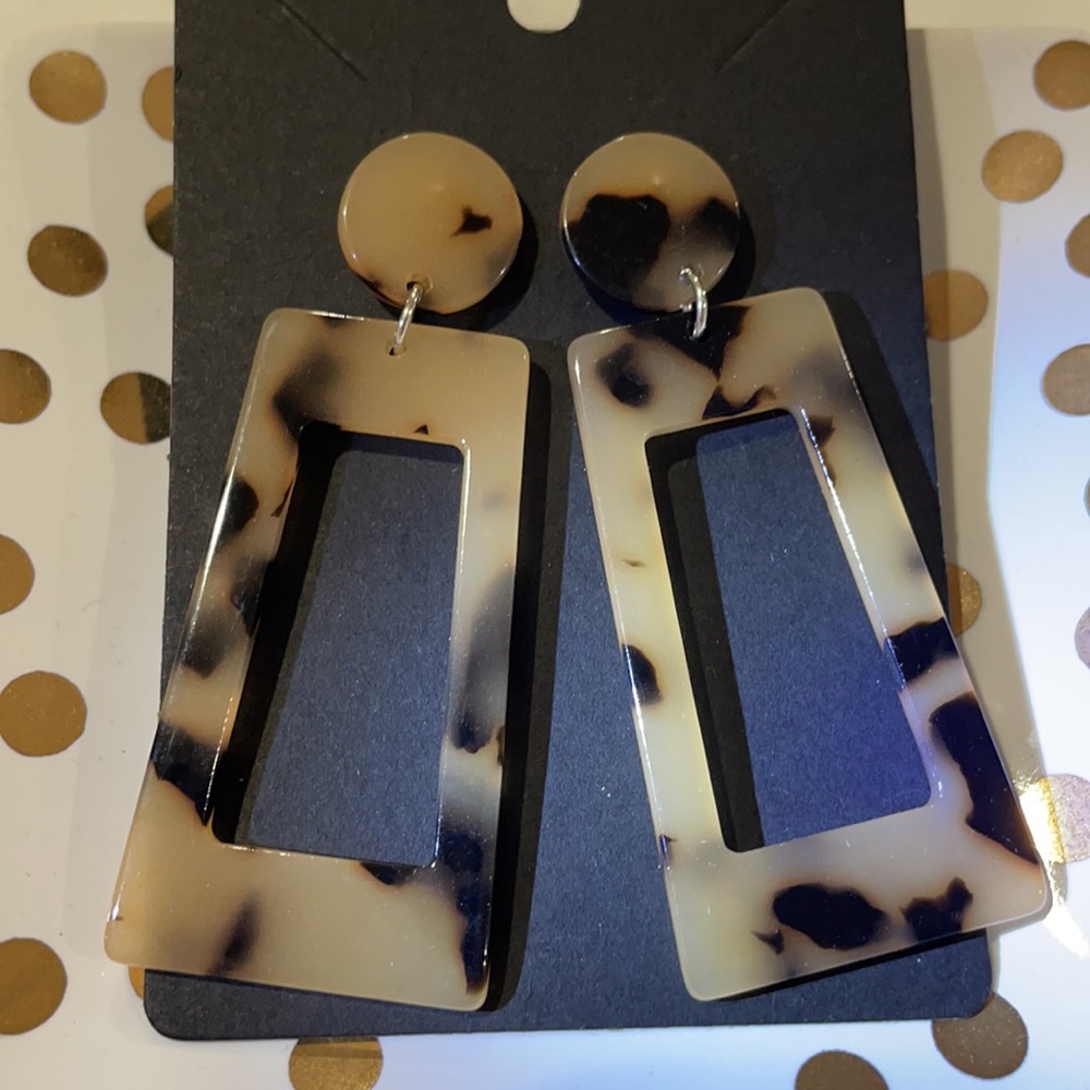 Tortoise shell rectangular style earring. Very lightweight! So cute! New! - Picture 2 of 4